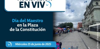 Día del Maestro en la Plaza de la Constitución. Foto La Hora: Fabricio Alonzo.