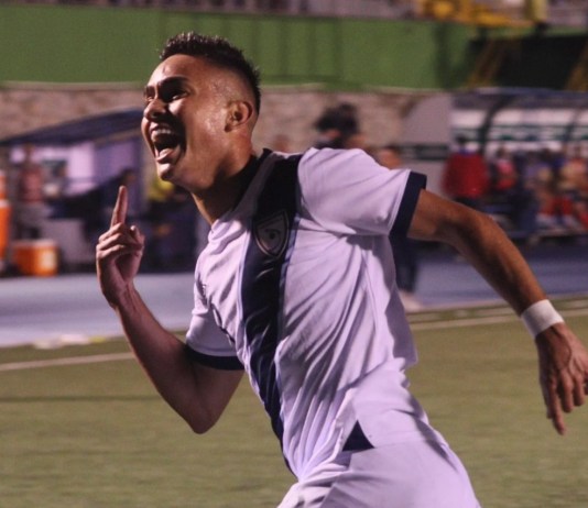 Óscar Santis logró un hat-trick ante República Dominicana y le dio la victoria a Guatemala para clasificarse a la ronda fina de las eliminatorias al Mundial 2026. Foto La Hora: FFG