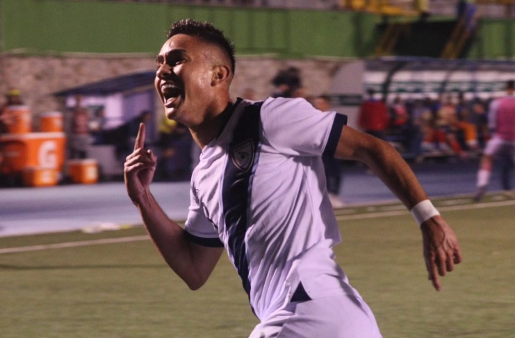 Óscar Santis logró un hat-trick ante República Dominicana y le dio la victoria a Guatemala para clasificarse a la ronda fina de las eliminatorias al Mundial 2026. Foto La Hora: FFG
