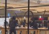 Saqueo de una tienda de Apple en el centro de Los Angeles. Foto La Hora: Captura de Pantalla