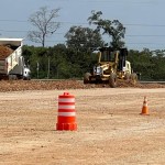 Trabajos de construcción para el libramiento y puente en Sayaxché