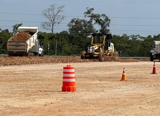 Trabajos de construcción para el libramiento y puente en Sayaxché