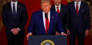 El presidente Donald Trump ofreció un discurso luego de abrir fuego contra Irán. Foto: EFE/EPA/Carlos Barria / POOL