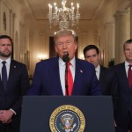 Washington (Estados Unidos), 22/06/2025.- El presidente estadounidense, Donald Trump, junto con el secretario de Defensa, Pete Hegseth (der.), el vicepresidente estadounidense, J. D. Vance (izq.), y el secretario de Estado, Marco Rubio (segunda derecha), pronuncian un discurso a la nación en la Casa Blanca, en Washington, D. C., EE. UU., el 21 de junio de 2025, tras los ataques estadounidenses contra las instalaciones nucleares de Irán. EFE/EPA/Carlos Barria / POOL