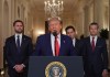 Washington (Estados Unidos), 22/06/2025.- El presidente estadounidense, Donald Trump, junto con el secretario de Defensa, Pete Hegseth (der.), el vicepresidente estadounidense, J. D. Vance (izq.), y el secretario de Estado, Marco Rubio (segunda derecha), pronuncian un discurso a la nación en la Casa Blanca, en Washington, D. C., EE. UU., el 21 de junio de 2025, tras los ataques estadounidenses contra las instalaciones nucleares de Irán. EFE/EPA/Carlos Barria / POOL
