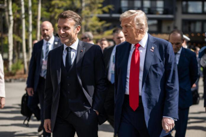 Trump critica a Macron y dice que no abandonó G7 para un alto el fuego entre Irán e Israel El presidente de Estados Unidos, Donald Trump, desmintió este martes a su homólogo francés, Emmanuel Macron, y aseguró que no abandonó prematuramente la cumbre del G7. Foto La Hora: EFE.