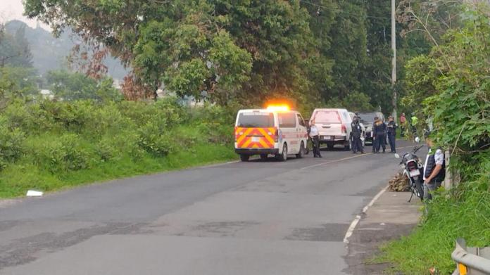 Esta mañana, los Bomberos Voluntarios reportaron el hallazgo de una persona fallecida en el puente La Prosperidad, que comunica las zonas 5 y 12 de la colonia El Búcaro. Foto La Hora: Bomberos Voluntarios.
