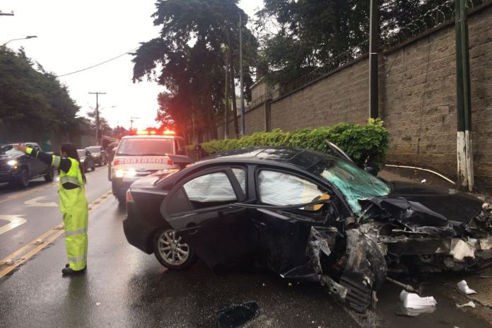 Accidente de tránsito reportado en la ruta con dirección a Fraijanes. Foto La Hora: PMT Santa Catarina Pinula