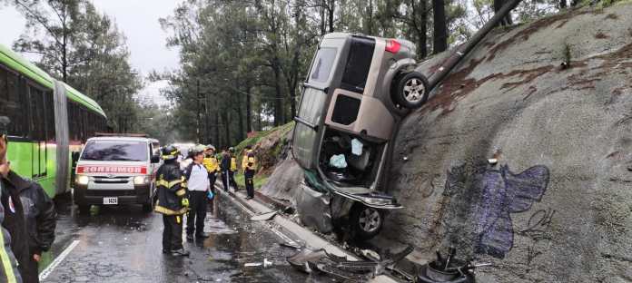 Un aparatoso accidente tuvo lugar la tarde de este 21 de junio. Foto: La Hora / Bomberos Voluntarios.