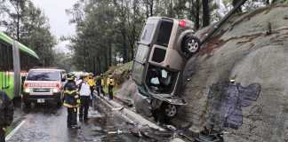 Un aparatoso accidente tuvo lugar la tarde de este 21 de junio. Foto: La Hora / Bomberos Voluntarios.