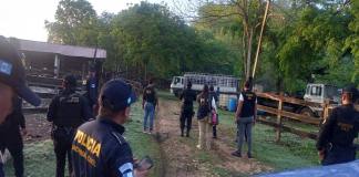 Decenas de agentes de la PNC participan en los allanamientos en Petén este 15 de junio. Foto: PNC