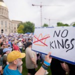 Largas manifestaciones en contra de Donald Trump se han registrado en Estados Unidos este sábado 14 de junio. Foto La Hora: AP