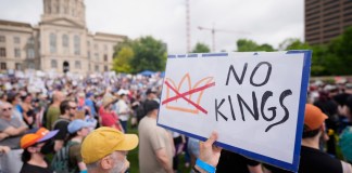 Largas manifestaciones en contra de Donald Trump se han registrado en Estados Unidos este sábado 14 de junio. Foto La Hora: AP