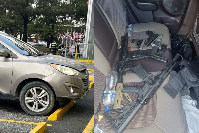 armas y vehiculo robados Vehículo y armas con reporte de robo son ubicados en parque de un centro comercial en Mixco.
