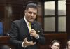 El diputado Rodrigo Pellecer presentó una iniciativa de ley "una salud" con la que busca mejor la atención. Foto: Congreso de la República