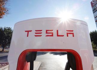 Fotografía de archivo de un puesto de carga para vehículos Tesla. Foto La Hora: EFE
