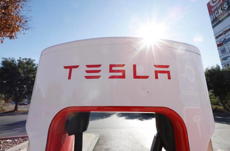 Fotografía de archivo de un puesto de carga para vehículos Tesla. Foto La Hora: EFE