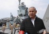 El primer ministro isralí, Benjamin Netanyahu delante de una corbeta de la Armada israelí en el puerto de Haifa en una imagen de archivo. Foto La Hora: EFE
