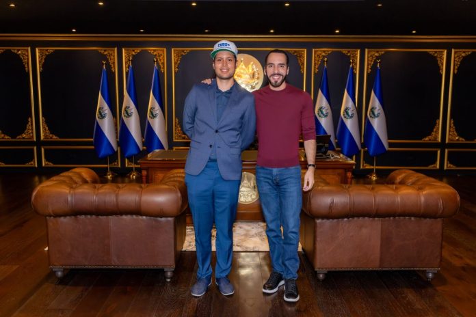 El presidente salvadoreño, Nayib Bukele, nombró al director de la Agencia Nacional de Inteligencia Artificial este 16 de junio. Foto La Hora: Diario El Salvador El presidente salvadoreño, Nayib Bukele, nombró al director de la Agencia Nacional de Inteligencia Artificial este 16 de junio. Foto La Hora: Diario El Salvador