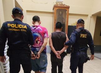 PNC captura a dos personas al darse a la fuga luego de presuntamente ser partícipes de un ataque armado en Cuilapa, Santa Rosa.