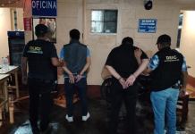 Dos hombres seguirán siendo investigado por posible trata de personas. Foto La Hora: MP