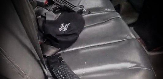 Arsenal localizado tras enfrentamiento armado ocurrido en Ciudad Quetzal. Arte La Hora: Roberto Altan