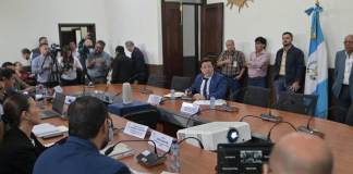 La comisión de Finanzas discute una iniciativa de ley para incrementar las pensiones que paga el IGSS, por lo que se reunió con Finanzas Públicas y del Seguro Social. Foto: La Hora / Fabricio Alonzo