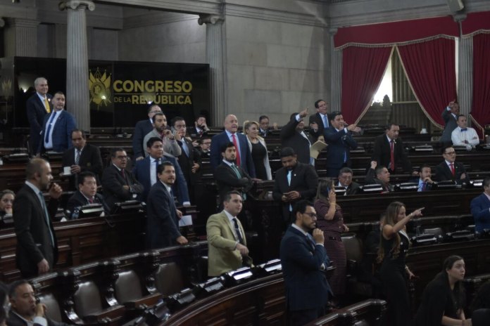 convocatoriaplenaria Los diputados deben acudir a las dos plenarias en el mes durante el receso legislativo para cobrar sus dietas. Foto: La Hora / José Orozco