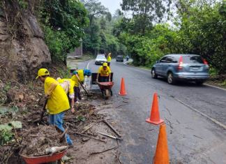 Distintos derrumbes se registran en el territorio nacional derivado de las recientes lluvias. Foto La Hora: Covial