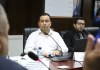 El jefe de la Dirección de Caminos, Dolman Godínez, explica de proyectos y obras que se trabajan desde la mesa de atención para la viabilización de proyectos. Foto: Congreso de la República