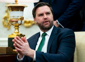 El vicepresidente JD Vance afirmó que Donald Trump "no ha hecho nada malo". EFE/EPA/BONNIE CASH / POOL