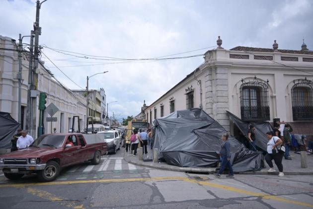Panorama del tránsito en inmediaciones al Palacio Nacional. Foto La Hora: Fabricio Alonzo