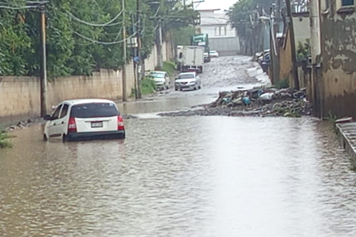 Conred responde a nueve emergencias tras intensas lluvias y actividad del Volcán de Fuego