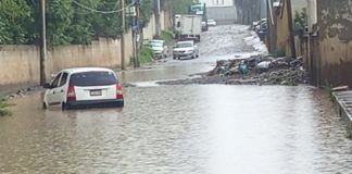 Inundación registrada en la 30 avenida Bosques de San Nicolás, zona 4 de Mixco. Foto La Hora: Cortesía