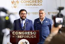 Diputados de Cabal promueven extender pago a expatrulleros y otorgarles Q36 mil Los diputados Luis Aguirre y Byron Tejeda buscan ampliar el pago a los expatrulleros. Foto: Congreso de la República