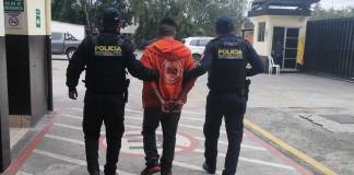 La Policía Nacional Civil (PNC) informó sobre la captura de un hombre, quien prestó su cuenta bancaria para extorsiones. Foto La Hora: PNC