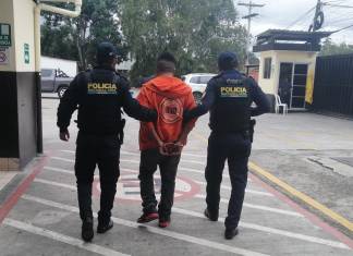La Policía Nacional Civil (PNC) informó sobre la captura de un hombre, quien prestó su cuenta bancaria para extorsiones. Foto La Hora: PNC