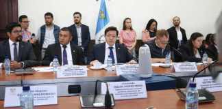 El presidente de la comisión de Finanzas, Julio Héctor Estrada, confirmó que Vamos consigue otro representante en esa mesa de trabajo. Foto: Congreso de la República