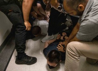 Cumplir una "cuota" de arrestos fue lo que desencadenó la represión migratoria. Foto La Hora: AP