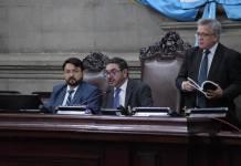 El primer vicepresidente del Congreso, Jorge Castro, durante una plenaria legislativa Foto: La Hora / José Orozco
