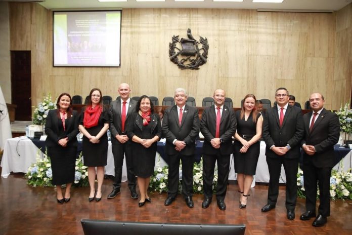 Nueva. junta directiva de INMAOJ 2025-2026. Foto La Hora: OJ