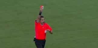 El árbitro mexicano, César Ramos, mostró una tarjeta roja junto con una estampa de la Virgen de Guadalupe en el Boca Juniors vs Benfica. Foto La Hora: ESPN