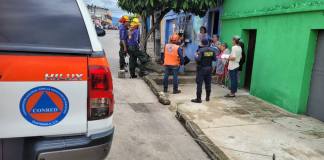 La Coordinadora Nacional para la Reducción de Desastres (Conred) inspeccionó un barranco en zona 12 en búsqueda de "olores fétidos". Foto La Hora: Omar Morales / Ciudad Real es Calidad