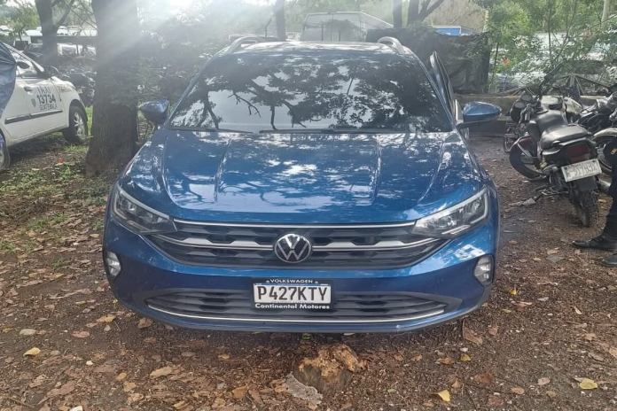 La Policía Nacional Civil recuerda que las placas de los vehículos y motocicletas deben ser visibles. Foto: PNC