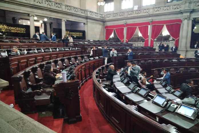 La poca asistencia en la plenaria del 19 de junio impidió la elección de autoridades de la Superintendencia de Competencia. Foto: La Hora