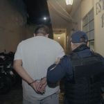 La PNC detuvo al hombre que minutos antes había atropellado a un agente de la PNC y un agente municipal.