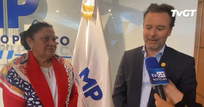El presidente de la Cámara de Industria de Guatemala (CIG), Raúl Bouscayrol, fue emboscado por un medio a fin al MP. Foto La Hora: TVGT