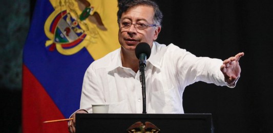 El presidente de Colombia, Gustavo Petro, habla durante la conmemoración de los 500 años de la fundación de Santa Marta. Foto La Hora: EFE