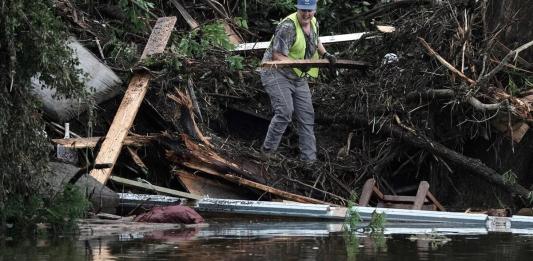 Inundaciones en Texas: sube a más de 100 el número de víctimas mortales