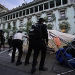 "Este país necesita orden, no obstrucción", expresa el ministro de Gobernación, Francisco Jiménez, tras el desalojo de los afiliados del STEG frente al Palacio Nacional.